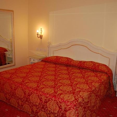 Hotel Motel Gold Calcinate Exterior photo