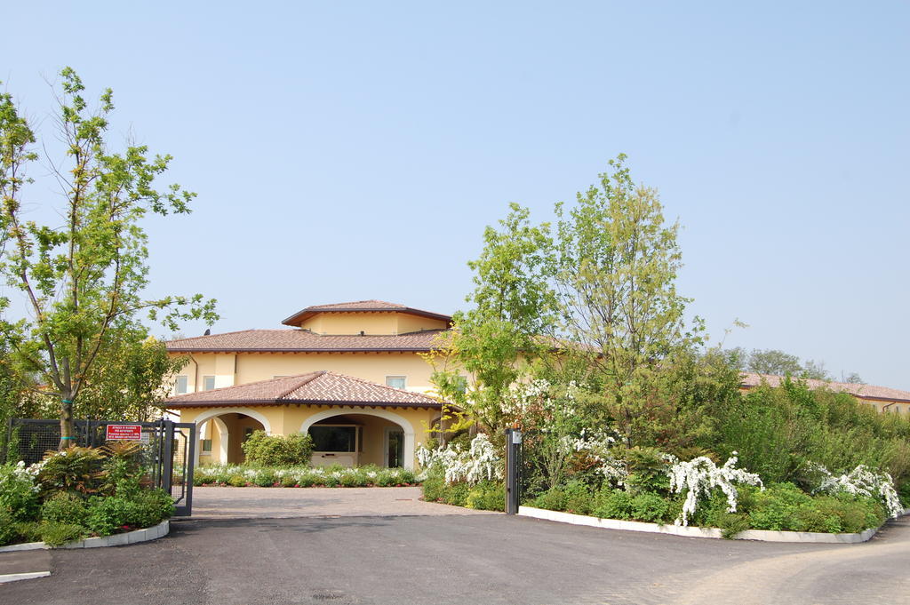 Hotel Motel Gold Calcinate Exterior photo