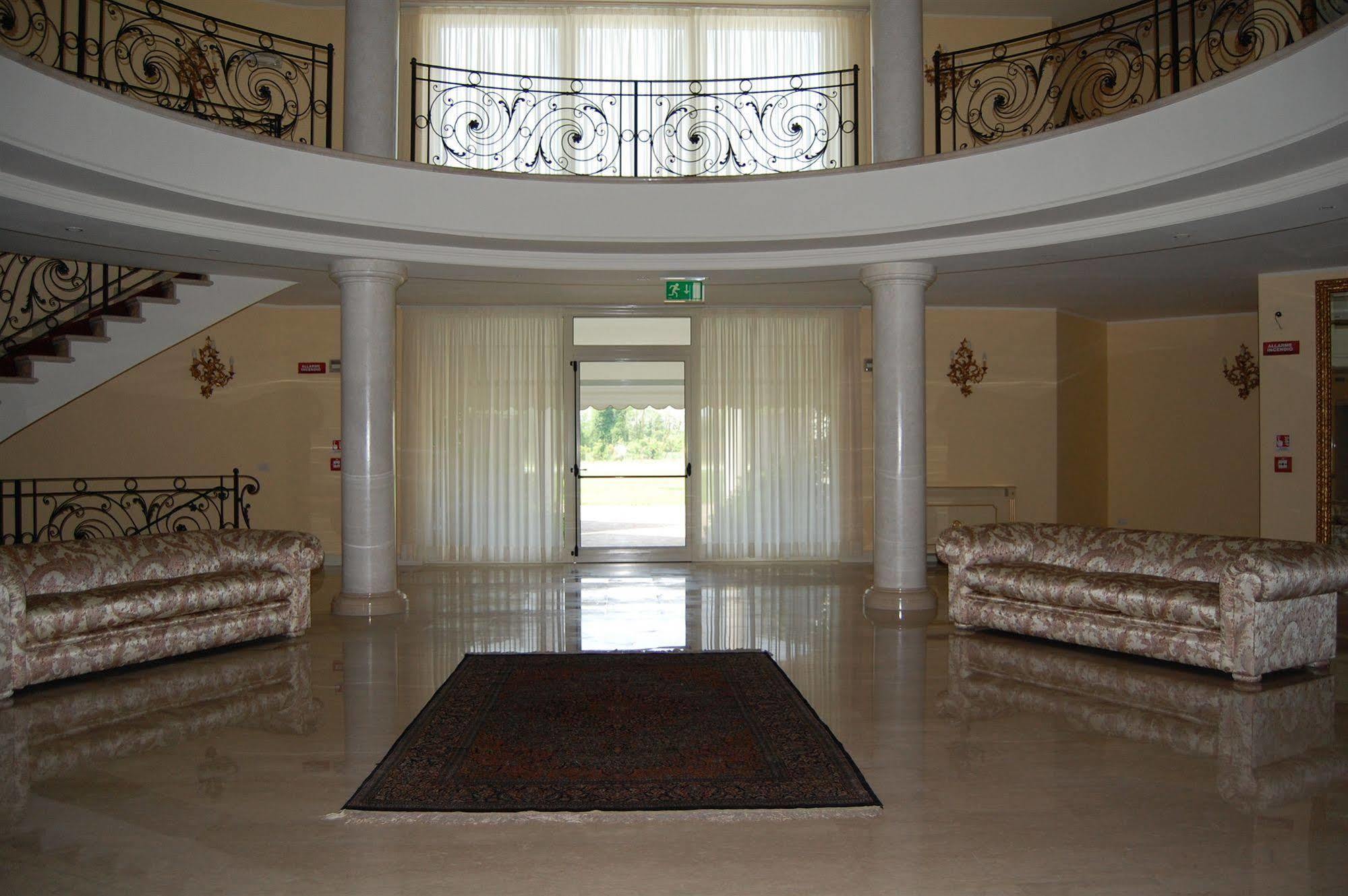 Hotel Motel Gold Calcinate Exterior photo